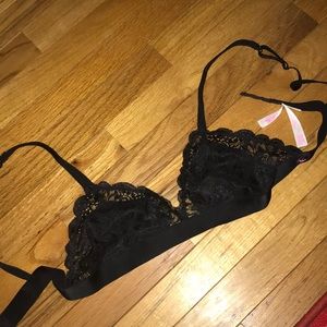 Lace triangle Victoria’s Secret bra. Medium